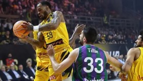 波士顿凯尔特人杰伦·布朗休赛期备战：阵容调整与个人技能提升